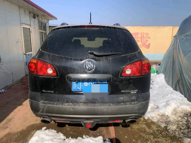 青岛10年别克昂科雷8