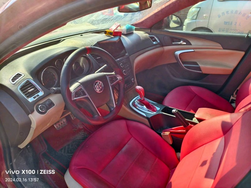 青岛10年别克君威8