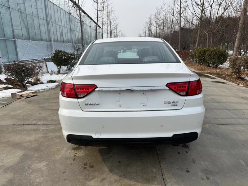 济宁23年吉利帝豪EV9