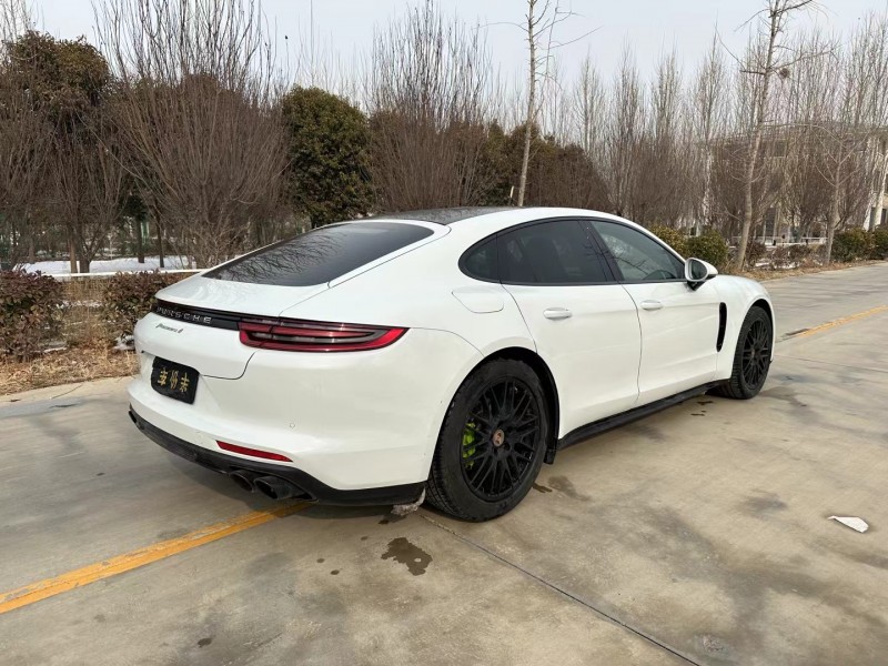 济宁17年保时捷帕拉梅拉4