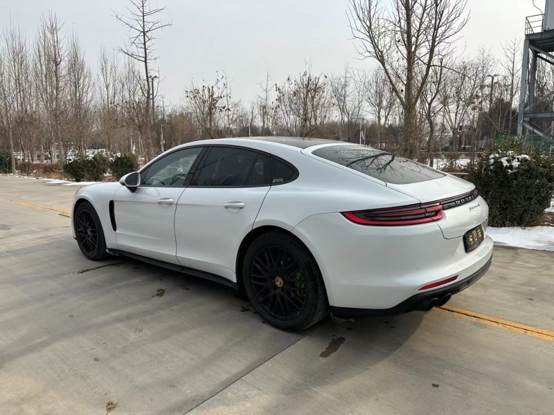 济宁17年保时捷帕拉梅拉5