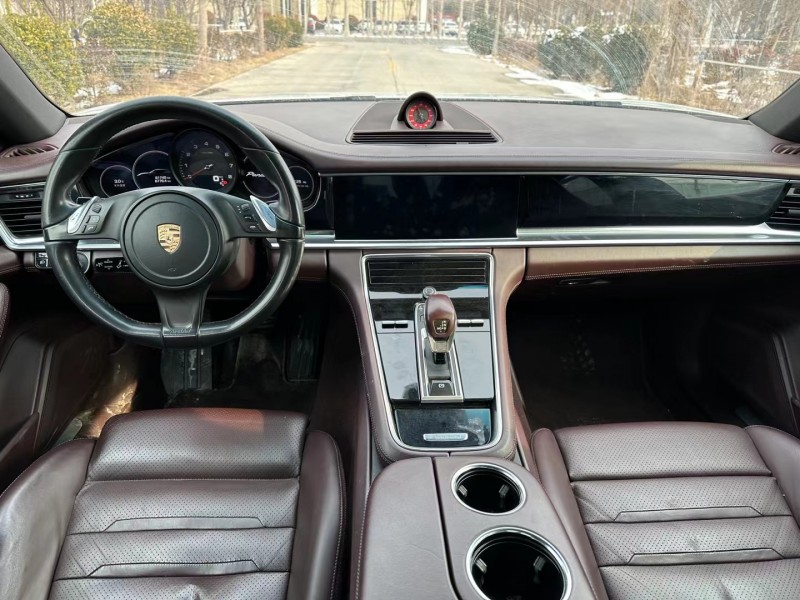 济宁17年保时捷帕拉梅拉6