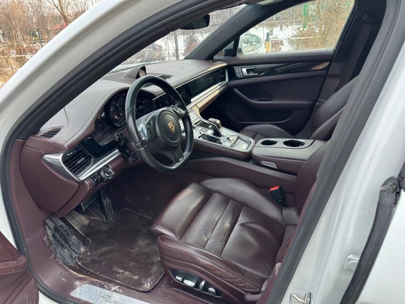 济宁17年保时捷帕拉梅拉8