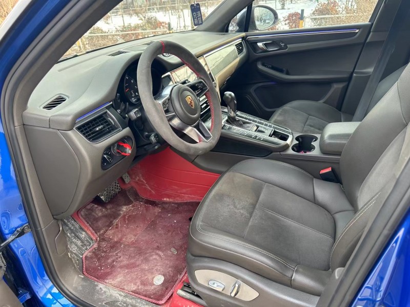 济宁17年保时捷Macan7