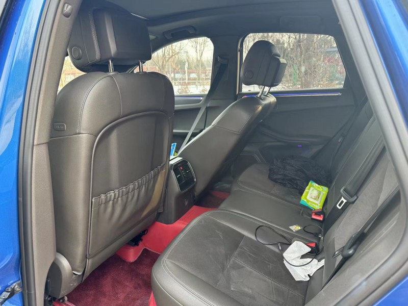 济宁17年保时捷Macan8