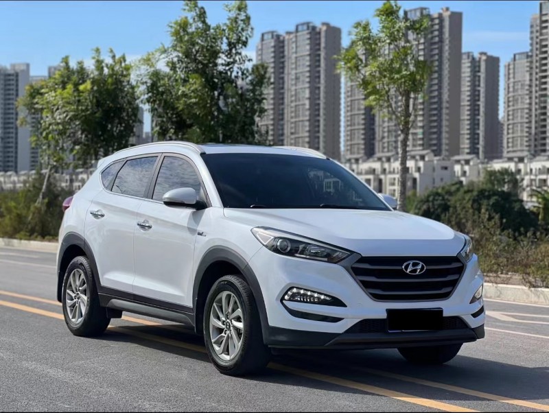 济宁16年现代全新胜达3