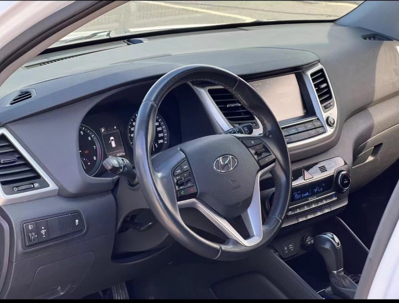 济宁16年现代全新胜达6