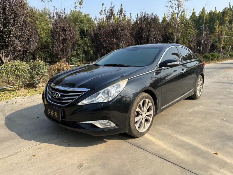 济宁16年现代索纳塔八2