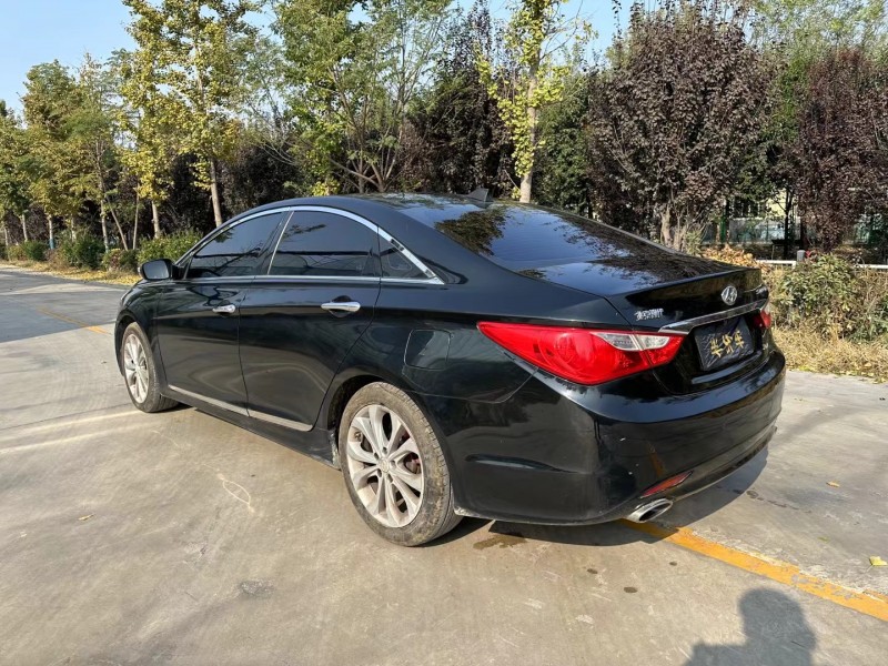 济宁16年现代索纳塔八5