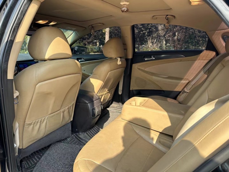 济宁16年现代索纳塔八6