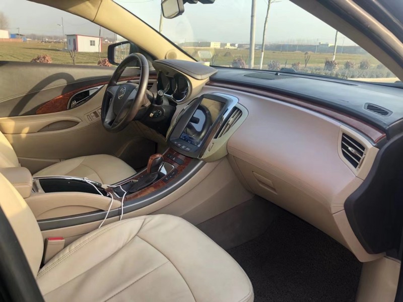 济宁12年别克君越5