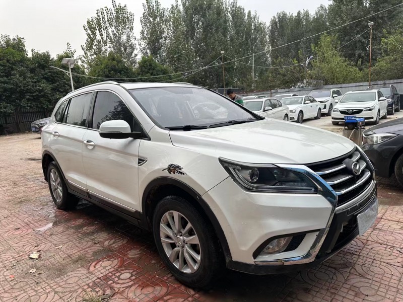 济宁17年北汽幻速S63