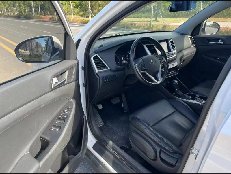 济宁16年现代途胜7