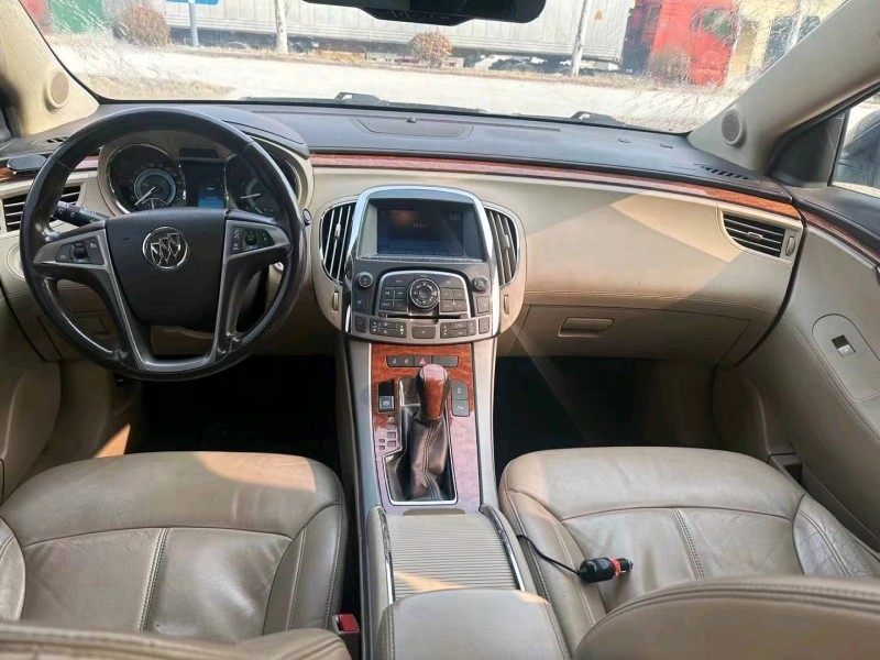 东营11年别克君越3