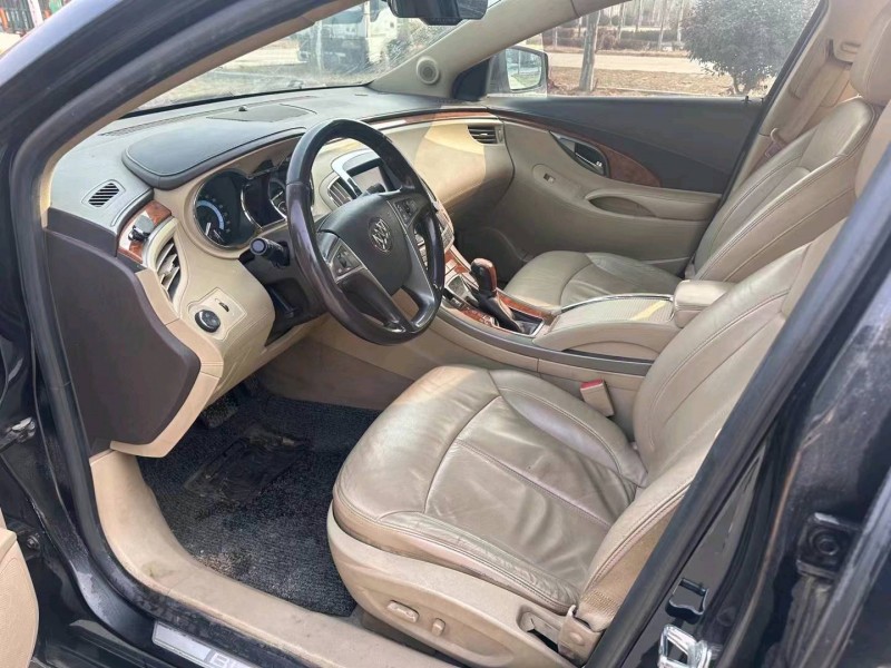 东营11年别克君越6