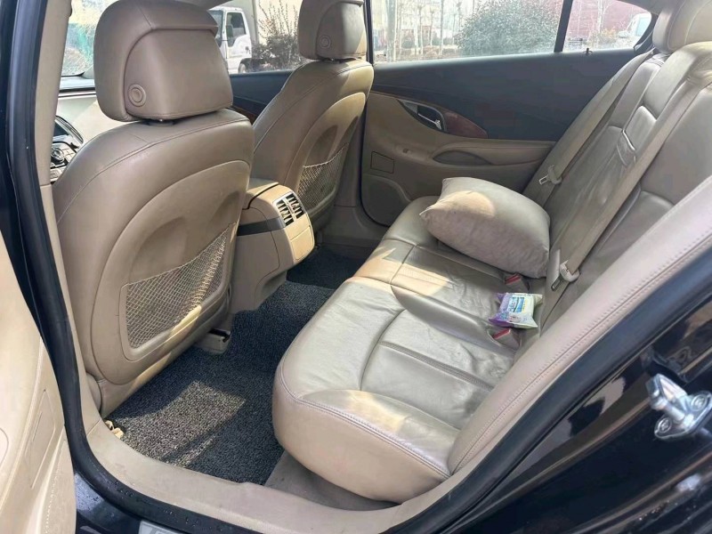 东营11年别克君越7