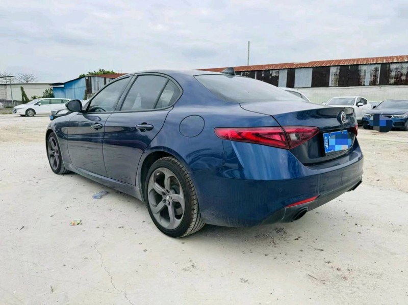 广州20年阿尔法·罗密欧Giulia7