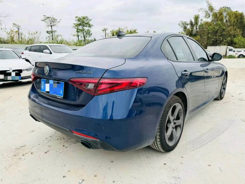 广州20年阿尔法·罗密欧Giulia8