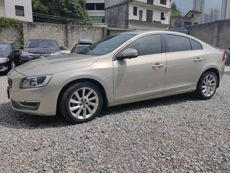 重庆17年沃尔沃S60L2