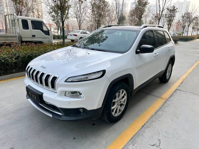 济宁16年Jeep自由光2