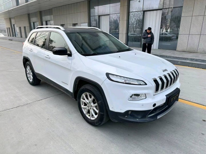 济宁16年Jeep自由光3