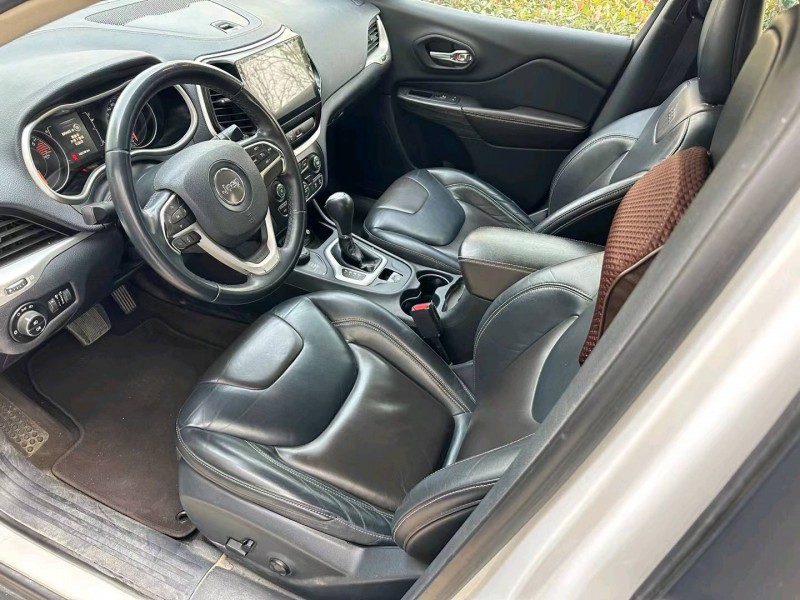 济宁16年Jeep自由光4