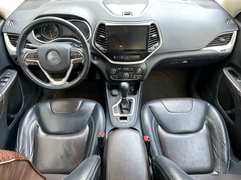 济宁16年Jeep自由光6