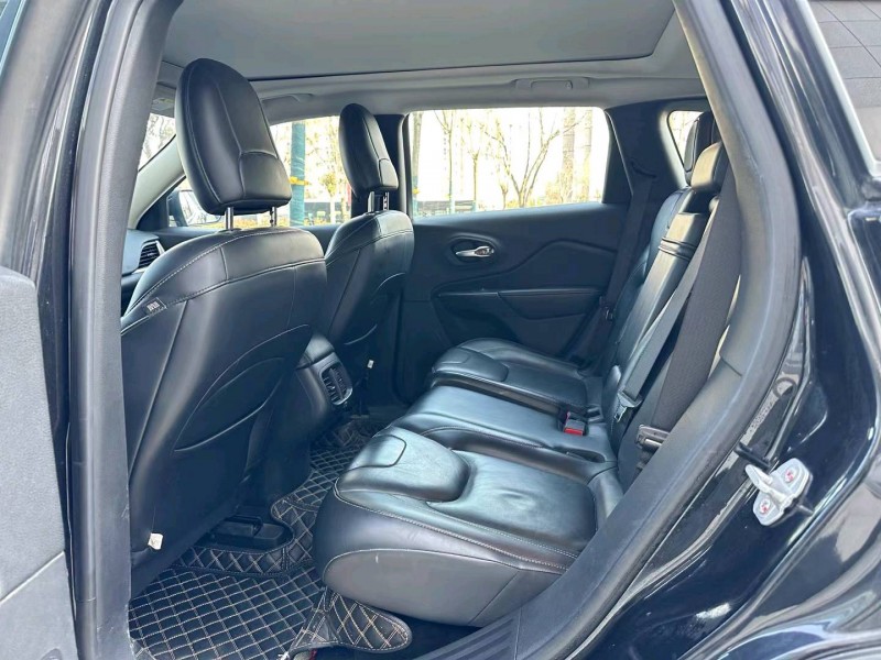 济宁18年Jeep自由光4