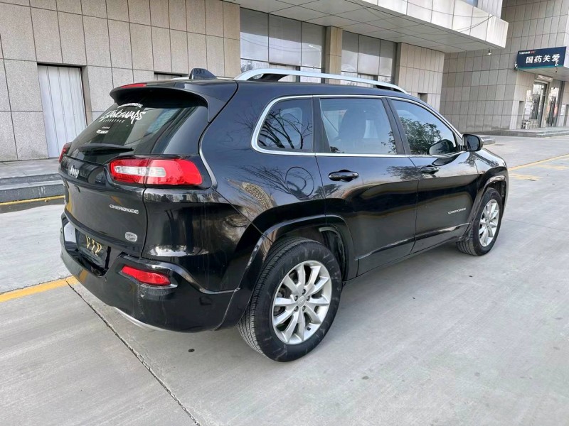 济宁18年Jeep自由光8