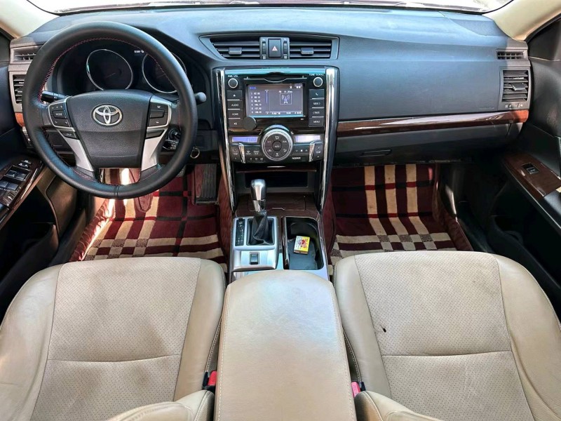 济宁14年丰田锐志6