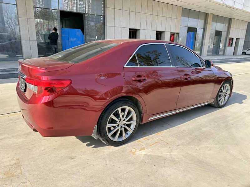 济宁14年丰田锐志8