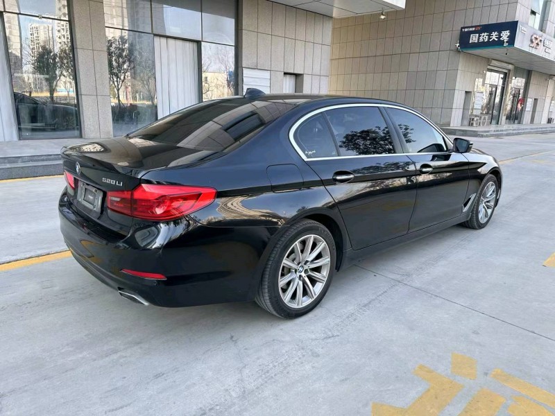 济宁18年宝马5系8