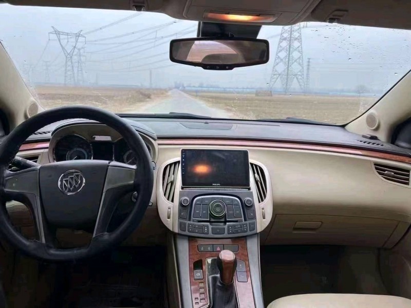 枣庄13年别克君越8