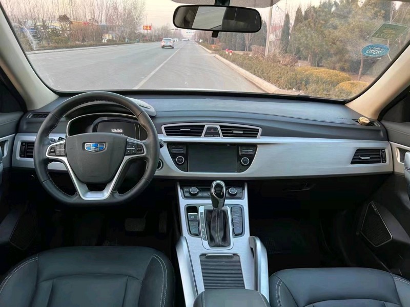 济宁17年吉利博越4