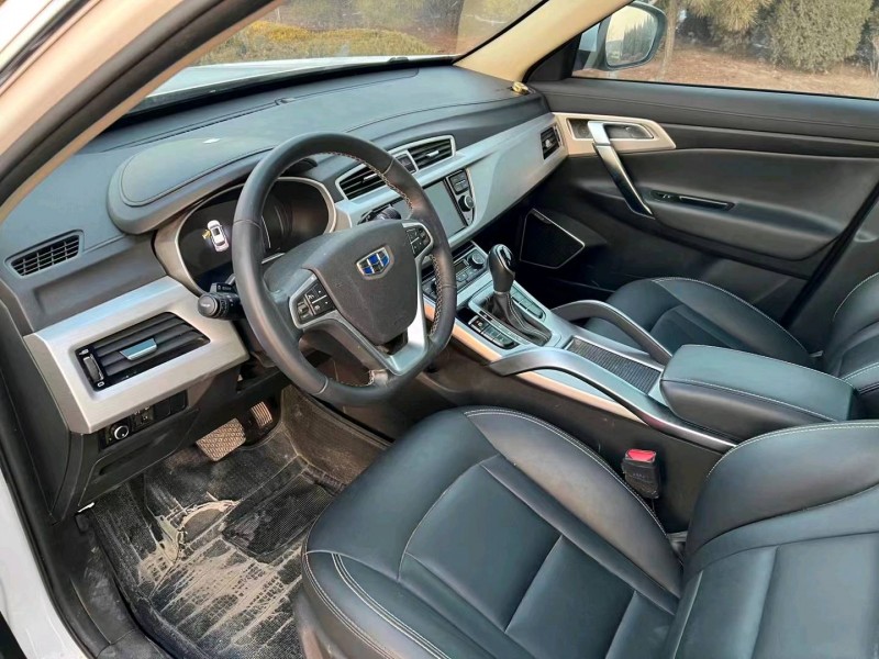 济宁17年吉利博越6