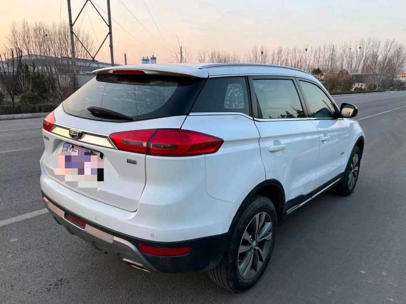 济宁17年吉利博越7