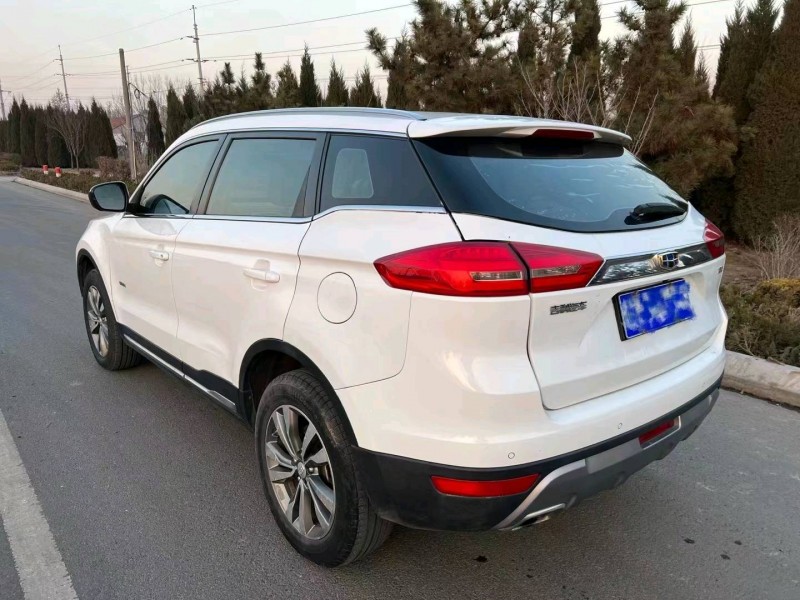 济宁17年吉利博越8