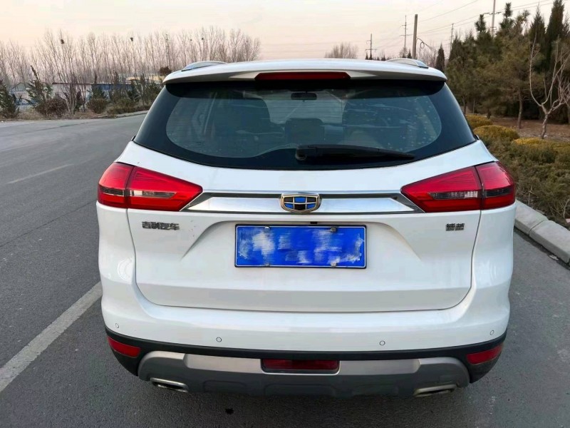 济宁17年吉利博越9