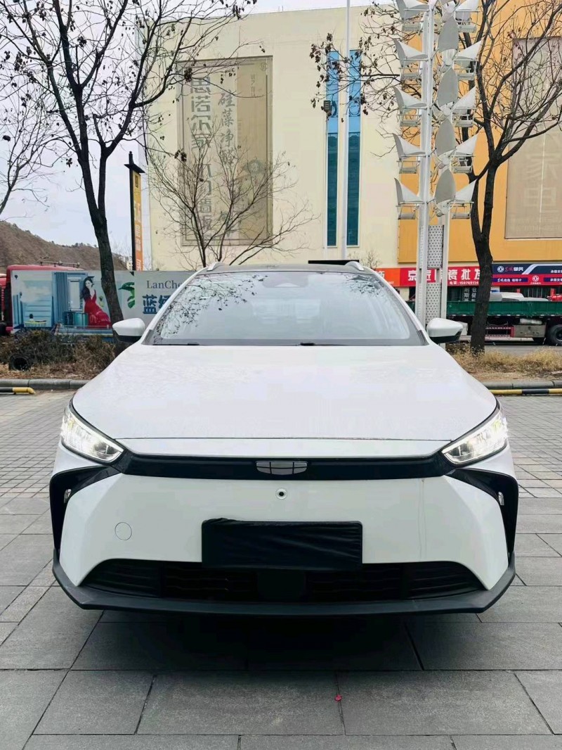 济宁24年吉利几何1