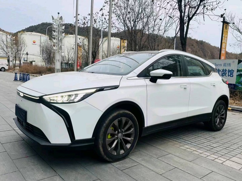 济宁24年吉利几何2