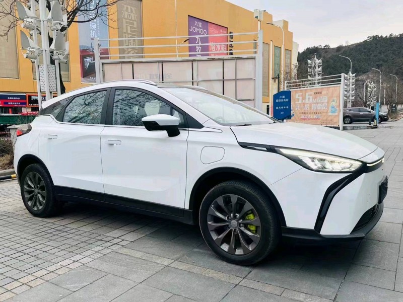 济宁24年吉利几何3