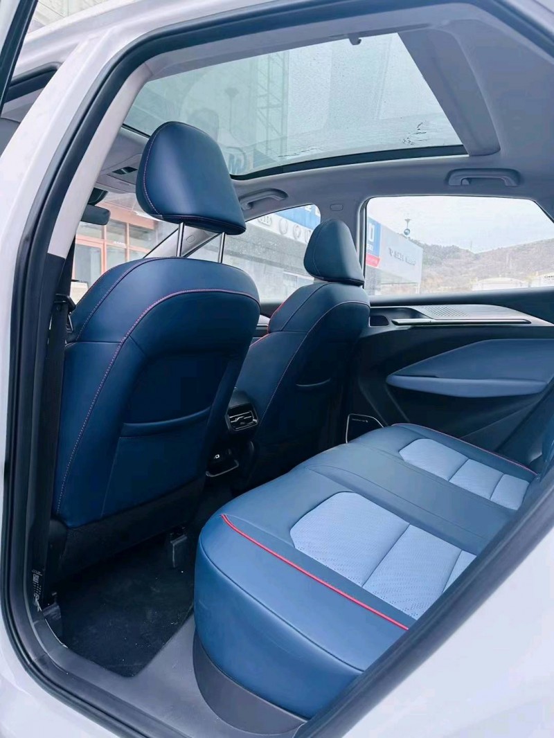 济宁24年吉利几何4