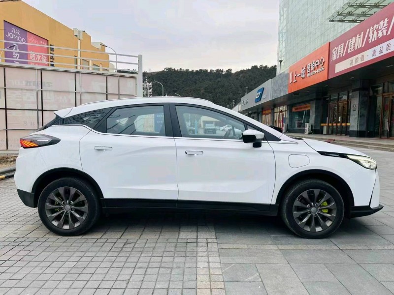 济宁24年吉利几何7