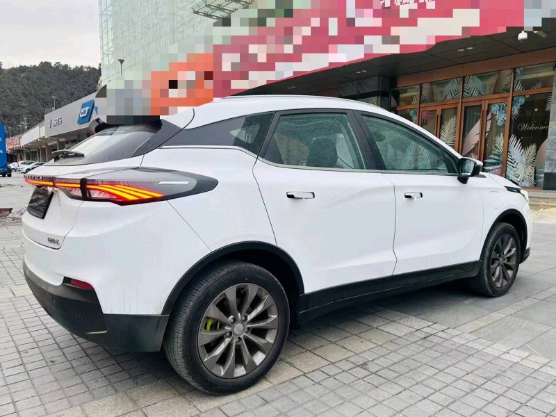 济宁24年吉利几何8