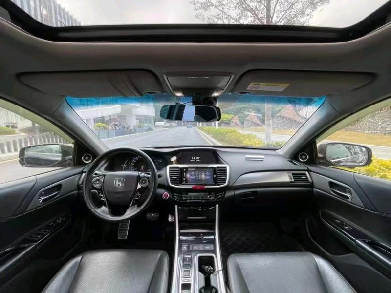 珠海17年本田雅阁3