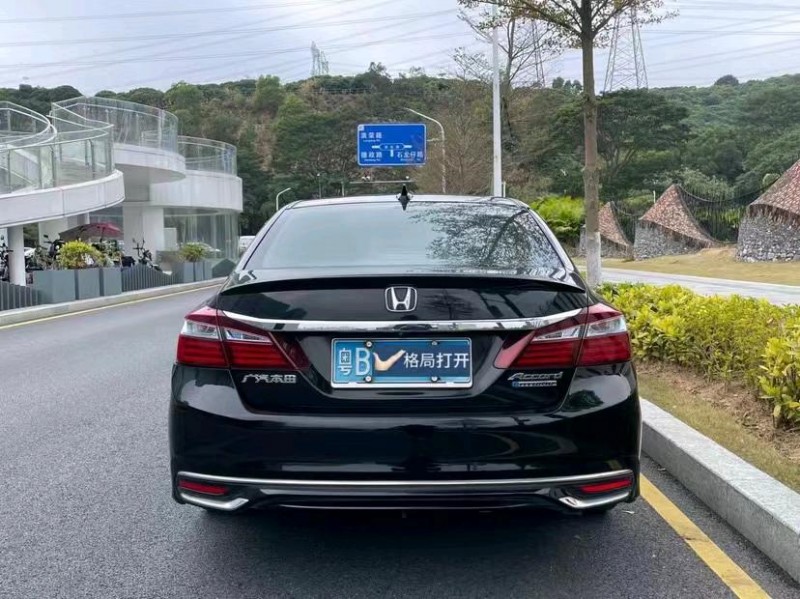 珠海17年本田雅阁5