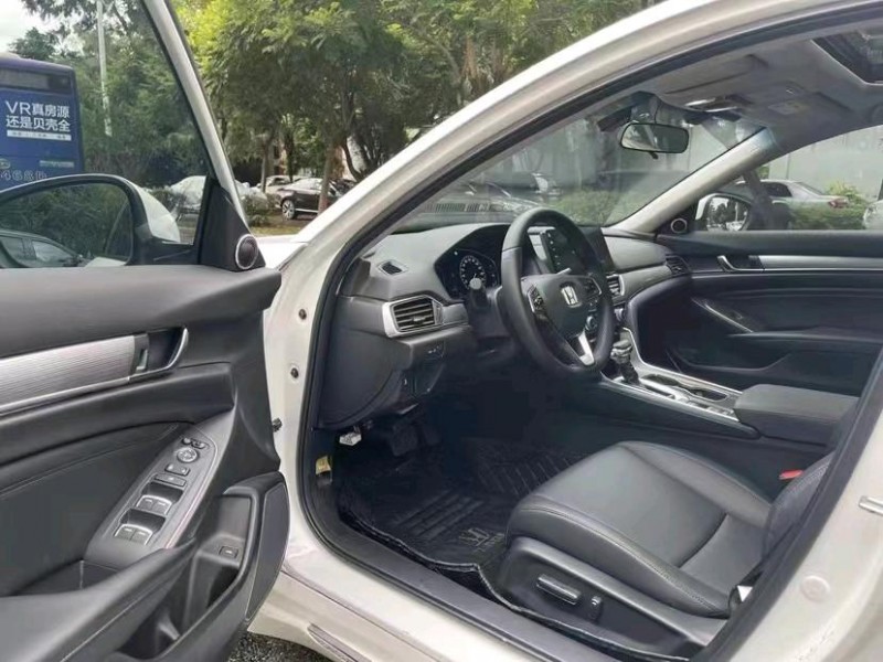 珠海22年本田雅阁5