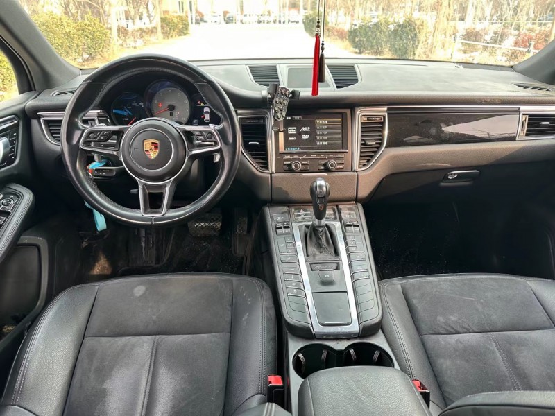 济宁16年保时捷Macan7