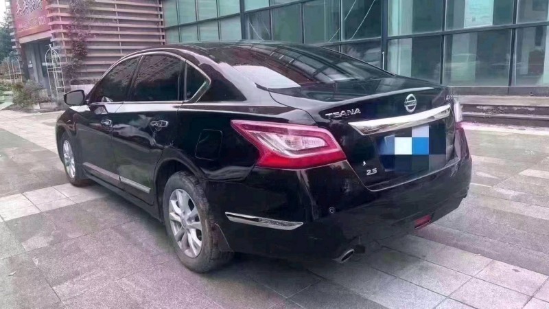 嘉興13年日產天籟4