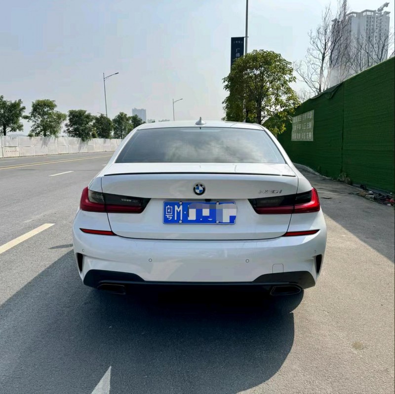 广州22年宝马3系9